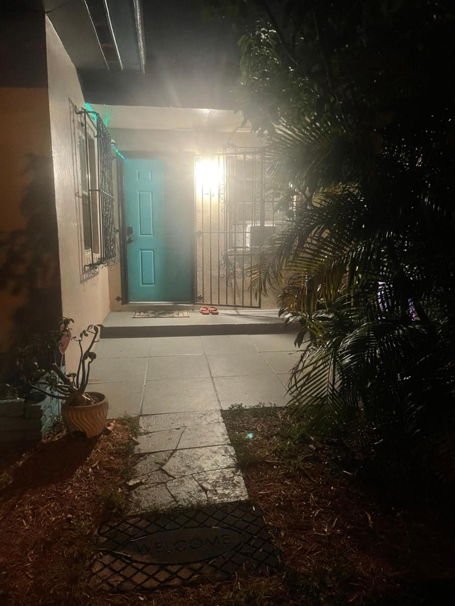 Miami Vibes "Hostel-Like" Shared Room ノース・マイアミ エクステリア 写真